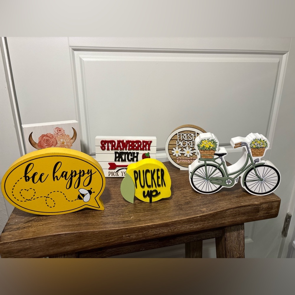 Yellow 'Bee Happy' & 'Pucker Up' Wall Plaque Set - Home Wall or table decor.